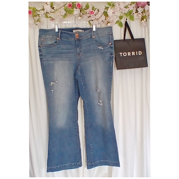 Torrid Distressed Light Blue Boot Cut Jeans Size 24R - Picture 1 of 3